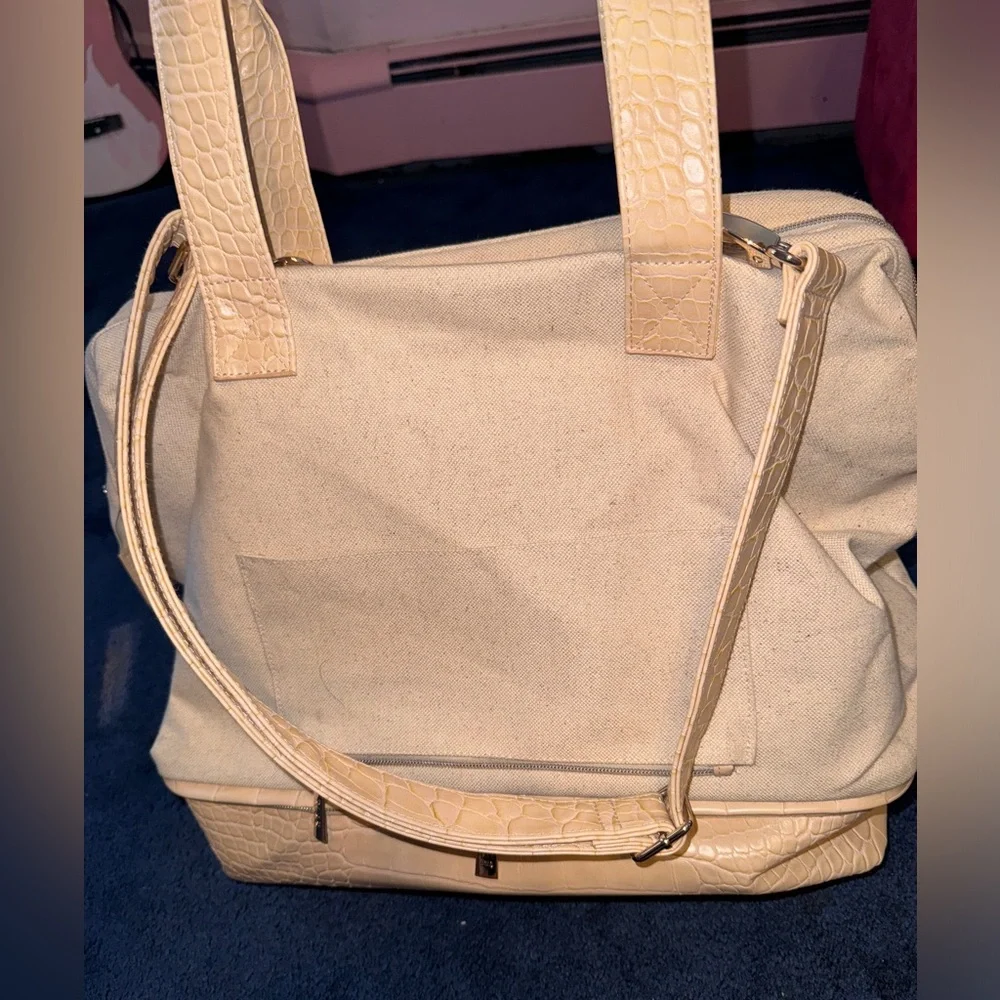 Beis Weekender Bag - Picture 3 of 13